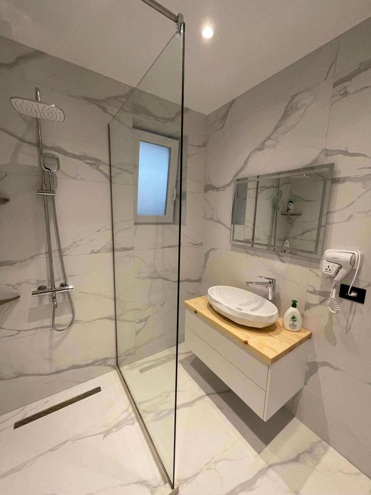 12 Hotel Librazhd